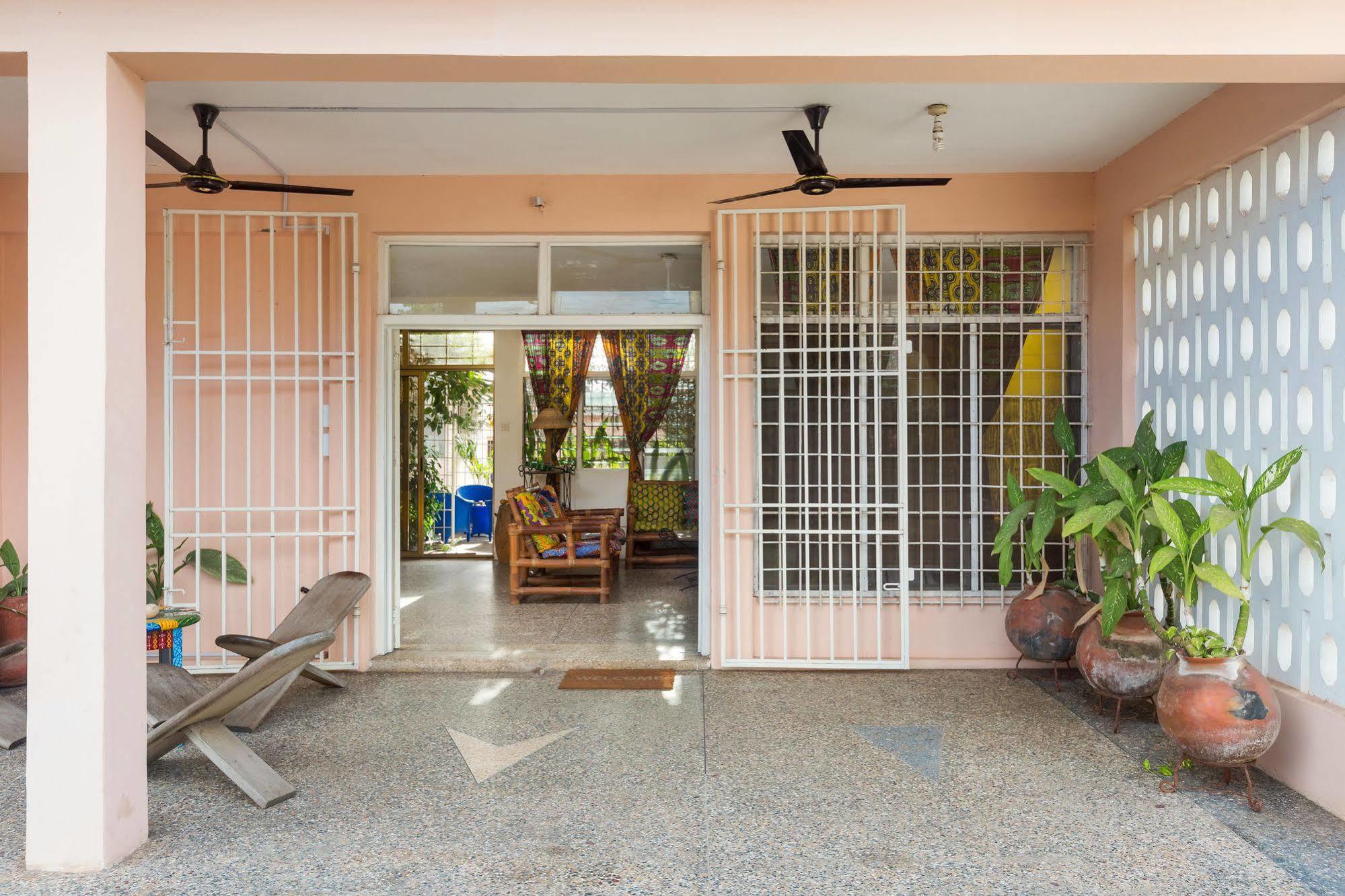 Agoo Hostel (Adults Only) Accra Eksteriør billede
