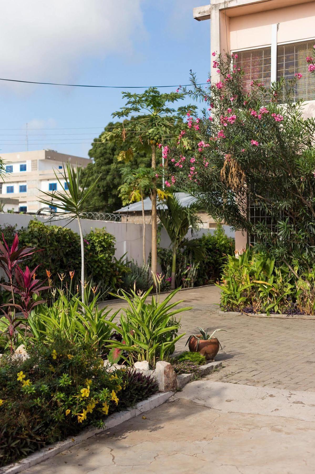 Agoo Hostel (Adults Only) Accra Eksteriør billede